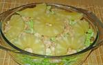 Salad na may Chinese cabbage, pineapples at smoked chicken Chicken salad na may pinya at Chinese cabbage